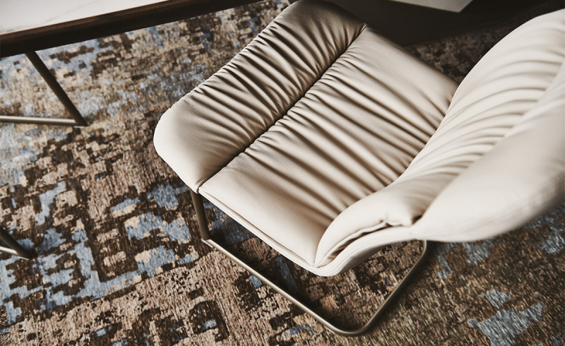 Kelly Cantilever Cattelan