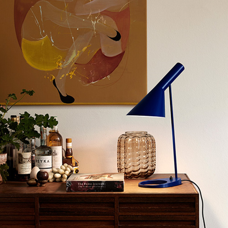 AJ Table Louis Poulsen