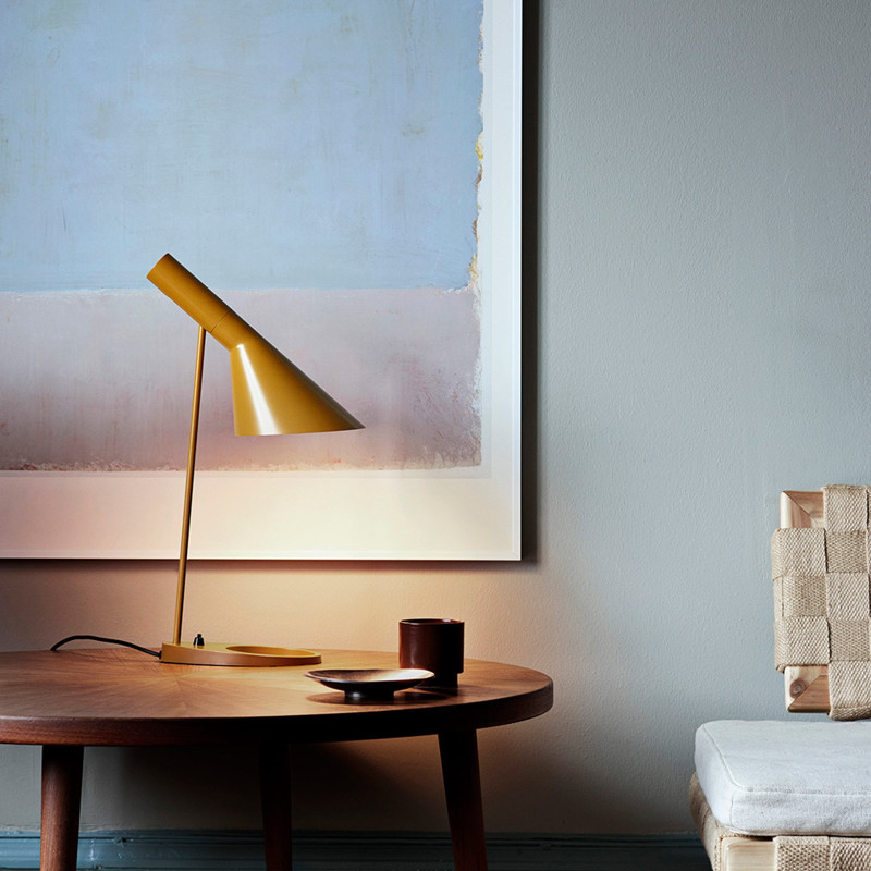 AJ Table Louis Poulsen