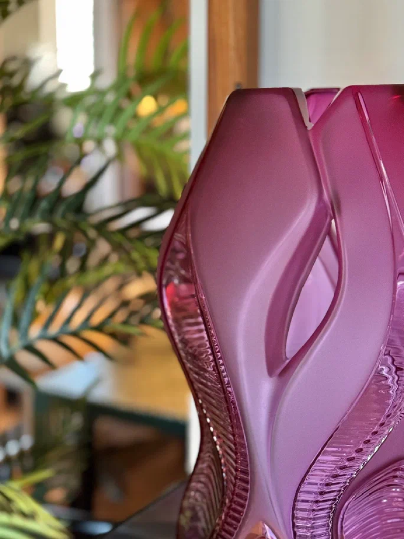 Manifesto Vase Fuchsia Crystal Lalique & Zaha Hadid