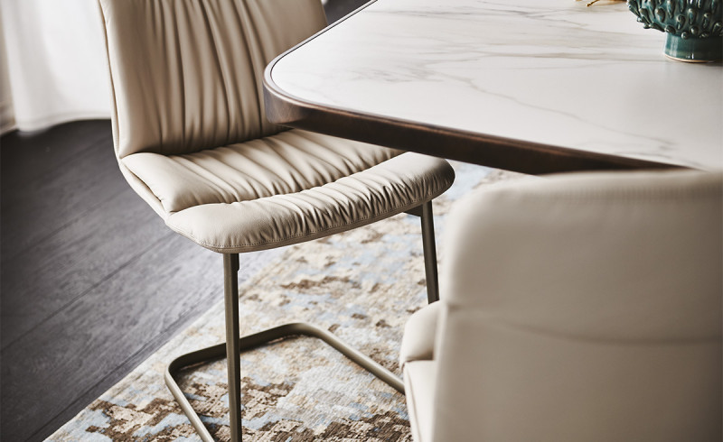 Kelly Cantilever Cattelan