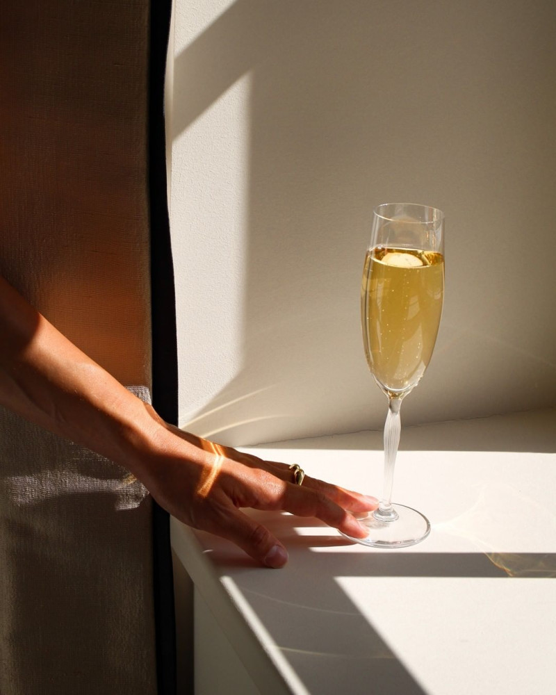 100 Points Champagne Glass Lalique & James Suckling