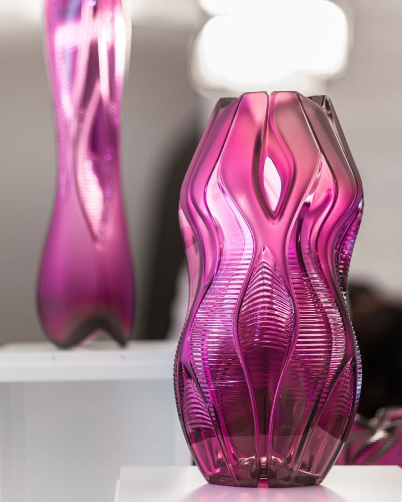 Visio Vase Fuchsia Crystal Lalique & Zaha Hadid