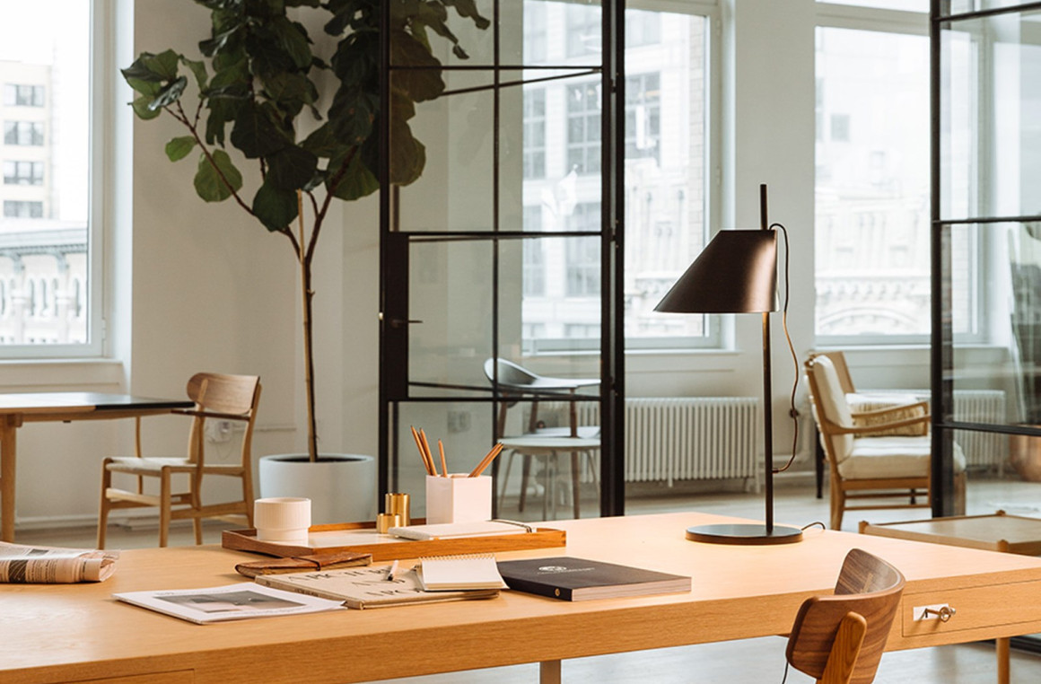 Yuh Table Louis Poulsen